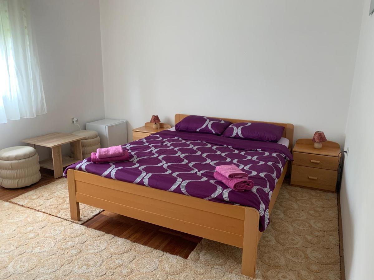 Guest House Leka Korenica Εξωτερικό φωτογραφία