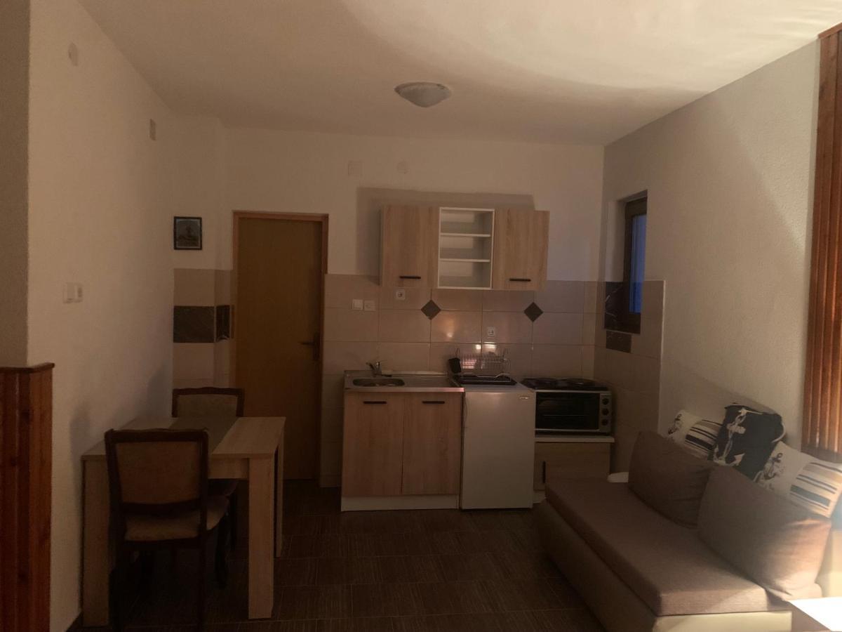 Guest House Leka Korenica Εξωτερικό φωτογραφία
