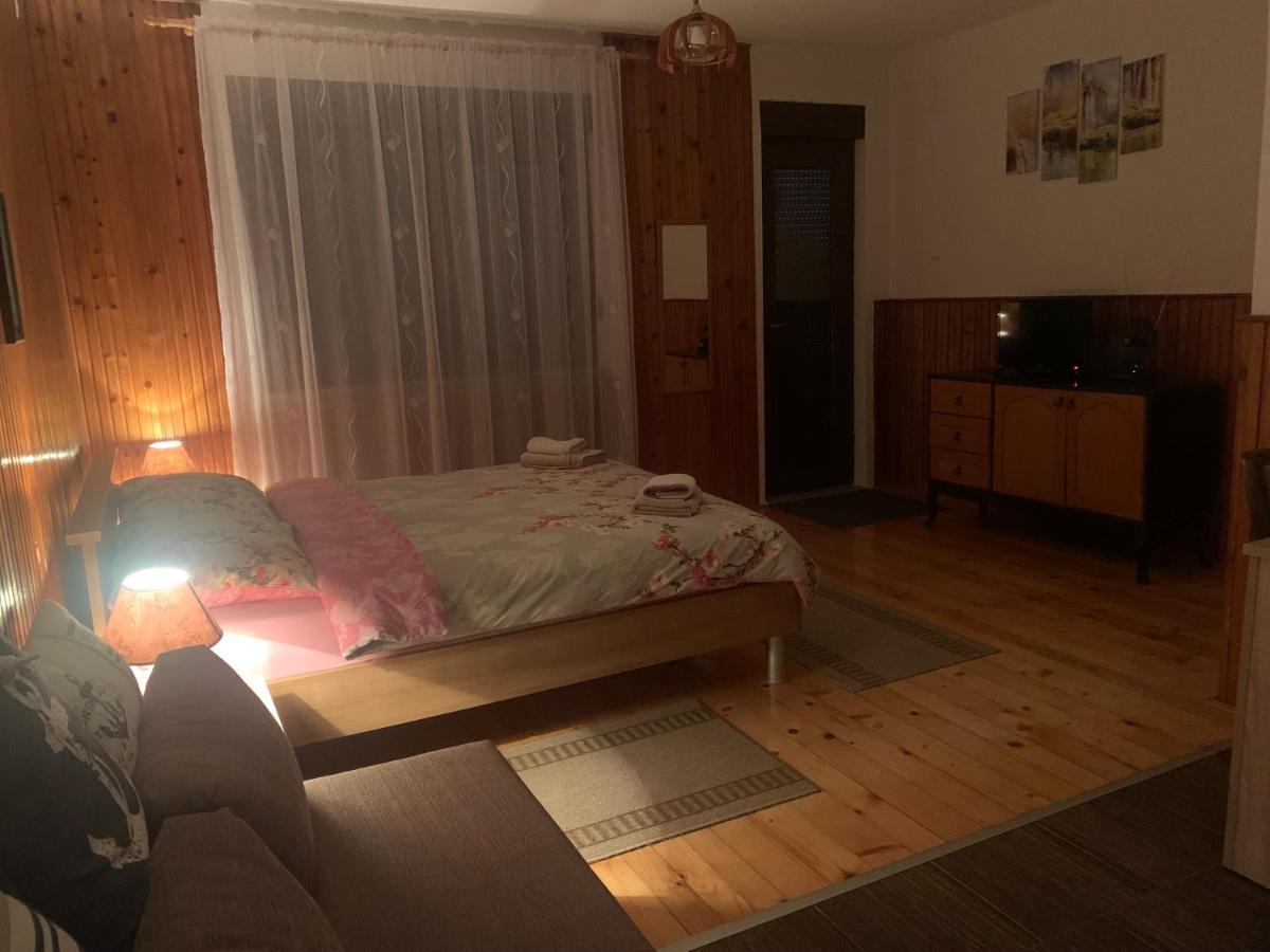 Guest House Leka Korenica Εξωτερικό φωτογραφία